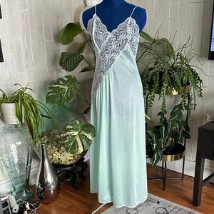 Elegant Lace Trim Nightgown - Mint Green